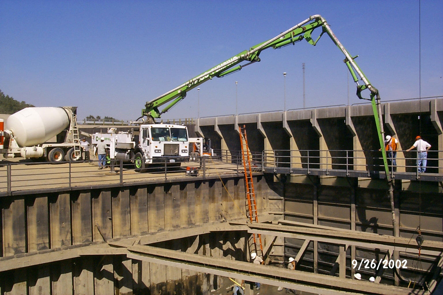 Wilkins Slough fish screen construction